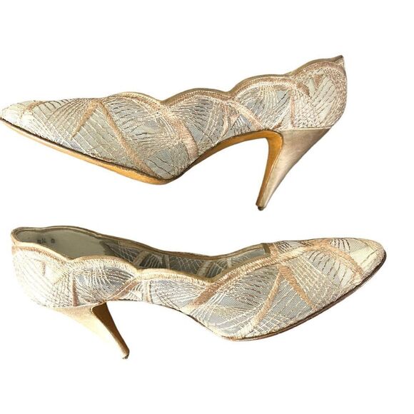 Stuart Weitzman Floral Print Neutral Mesh Accents Pumps‎ Size 8.5 - Picture 2 of 12